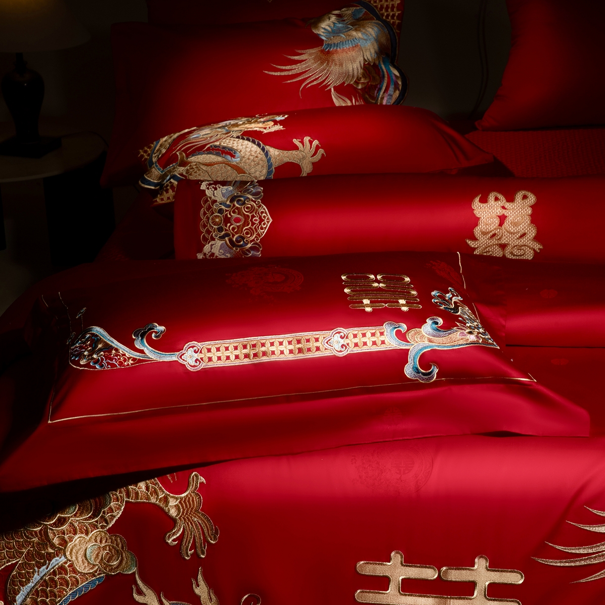 91家纺网 家纺一手货源 找家纺 （总）佳汐蓝家纺 2025新款100支贡缎提花全棉刺绣婚庆四件套-龙威凤彩