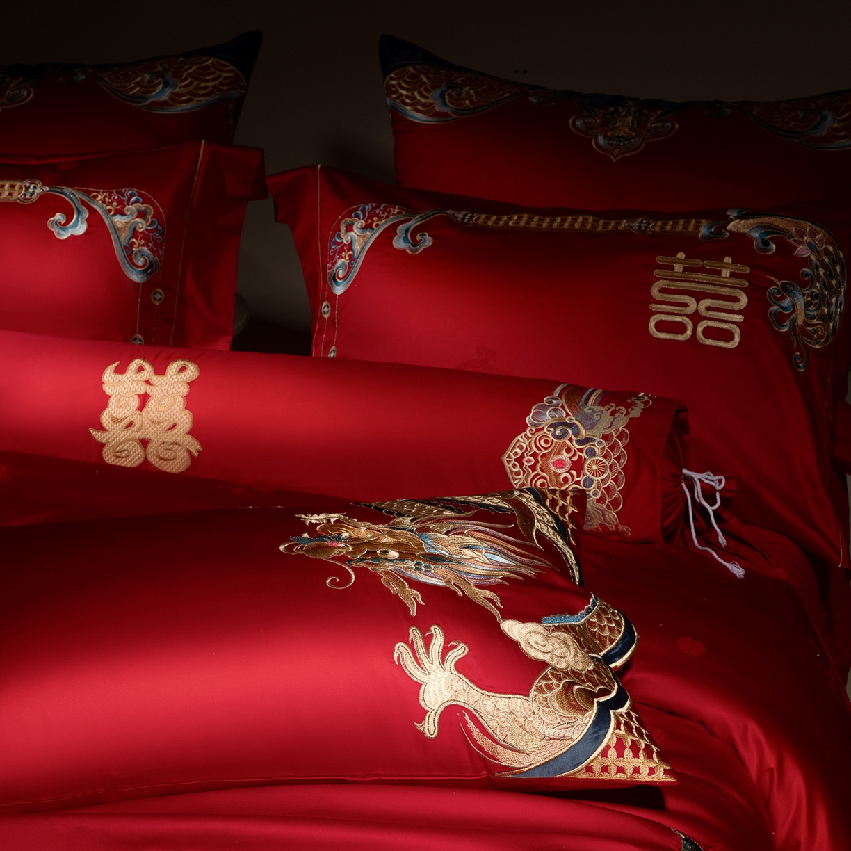 91家纺网 家纺一手货源 找家纺 （总）佳汐蓝家纺 2025新款100支贡缎提花全棉刺绣婚庆四件套-龙威凤彩