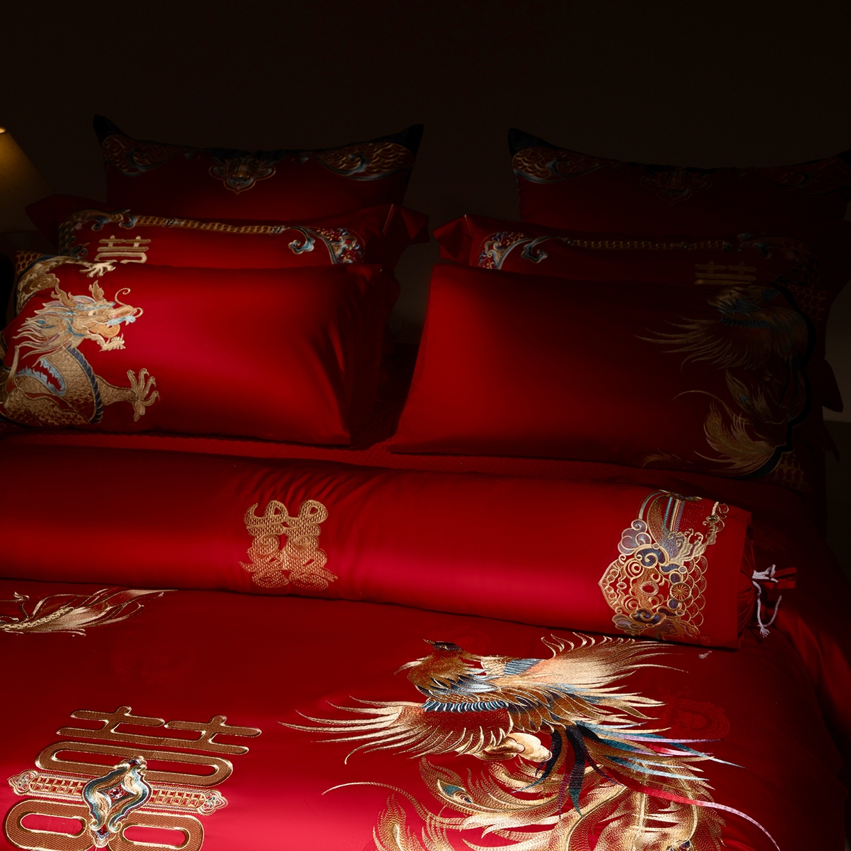 91家纺网 家纺一手货源 找家纺 （总）佳汐蓝家纺 2025新款100支贡缎提花全棉刺绣婚庆四件套-龙威凤彩