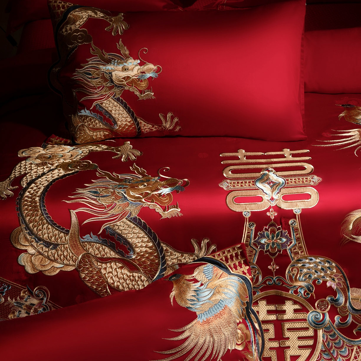 91家纺网 家纺一手货源 找家纺 （总）佳汐蓝家纺 2025新款100支贡缎提花全棉刺绣婚庆四件套-龙威凤彩