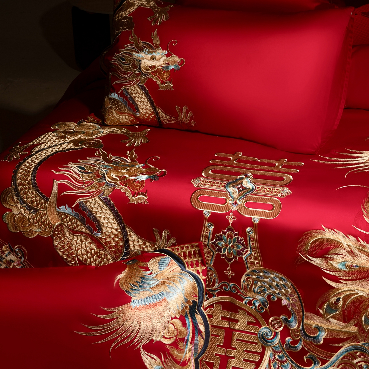 91家纺网 家纺一手货源 找家纺 （总）佳汐蓝家纺 2025新款100支贡缎提花全棉刺绣婚庆四件套-龙威凤彩