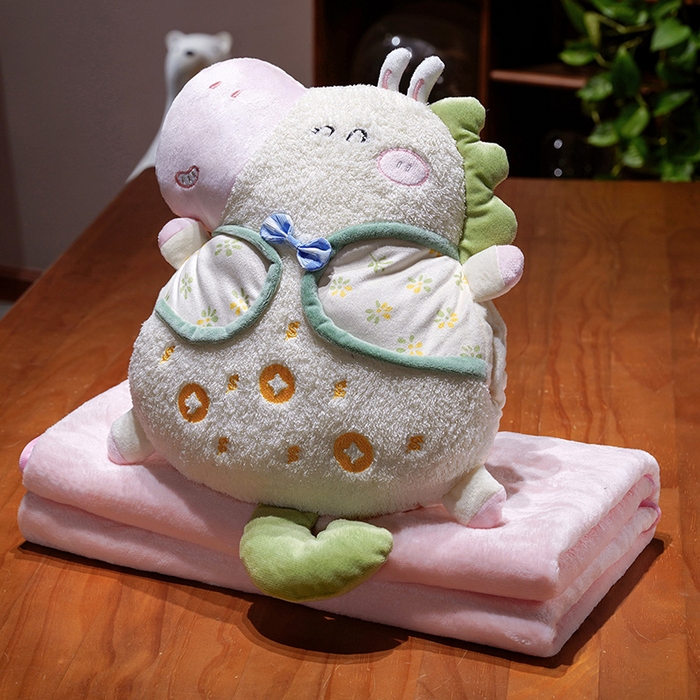 91家纺网 家纺一手货源 找家纺 仟亿莱 2025新款马上有钱领结小马三用抱枕毯 三用眯眯眼领结小马-2