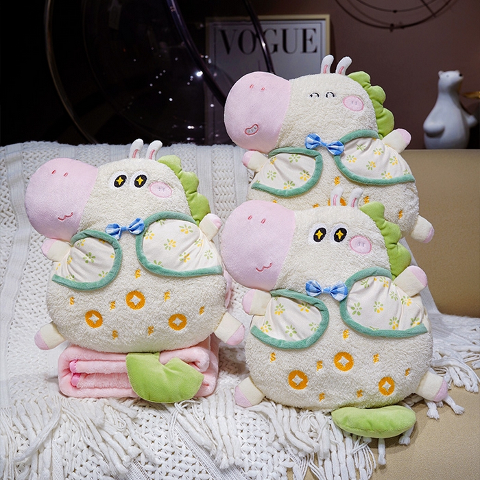 91家纺网 家纺一手货源 找家纺 （总）仟亿莱 2025新款马上有钱领结小马三用抱枕毯