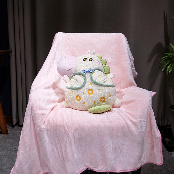 91家纺网 家纺一手货源 找家纺 仟亿莱 2025新款马上有钱领结小马三用抱枕毯 三用星星眼领结小马-2