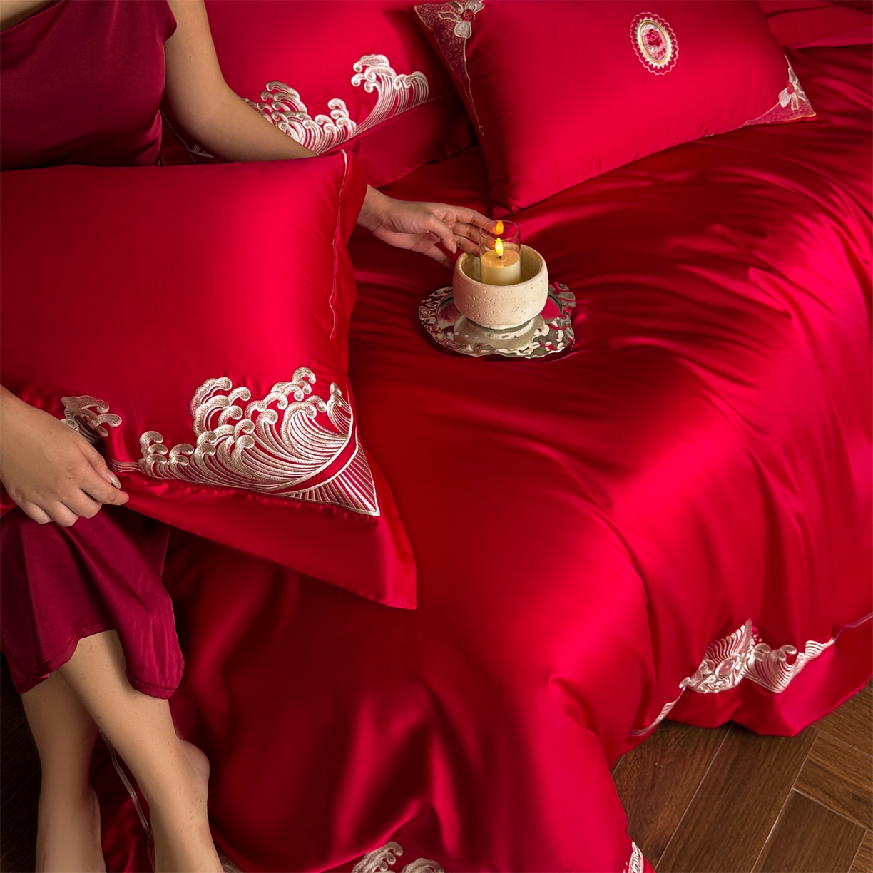 91家纺网 家纺一手货源 找家纺 （总）佳汐蓝家纺 2025新款100支全棉刺绣婚庆四件套-爱漾（金）