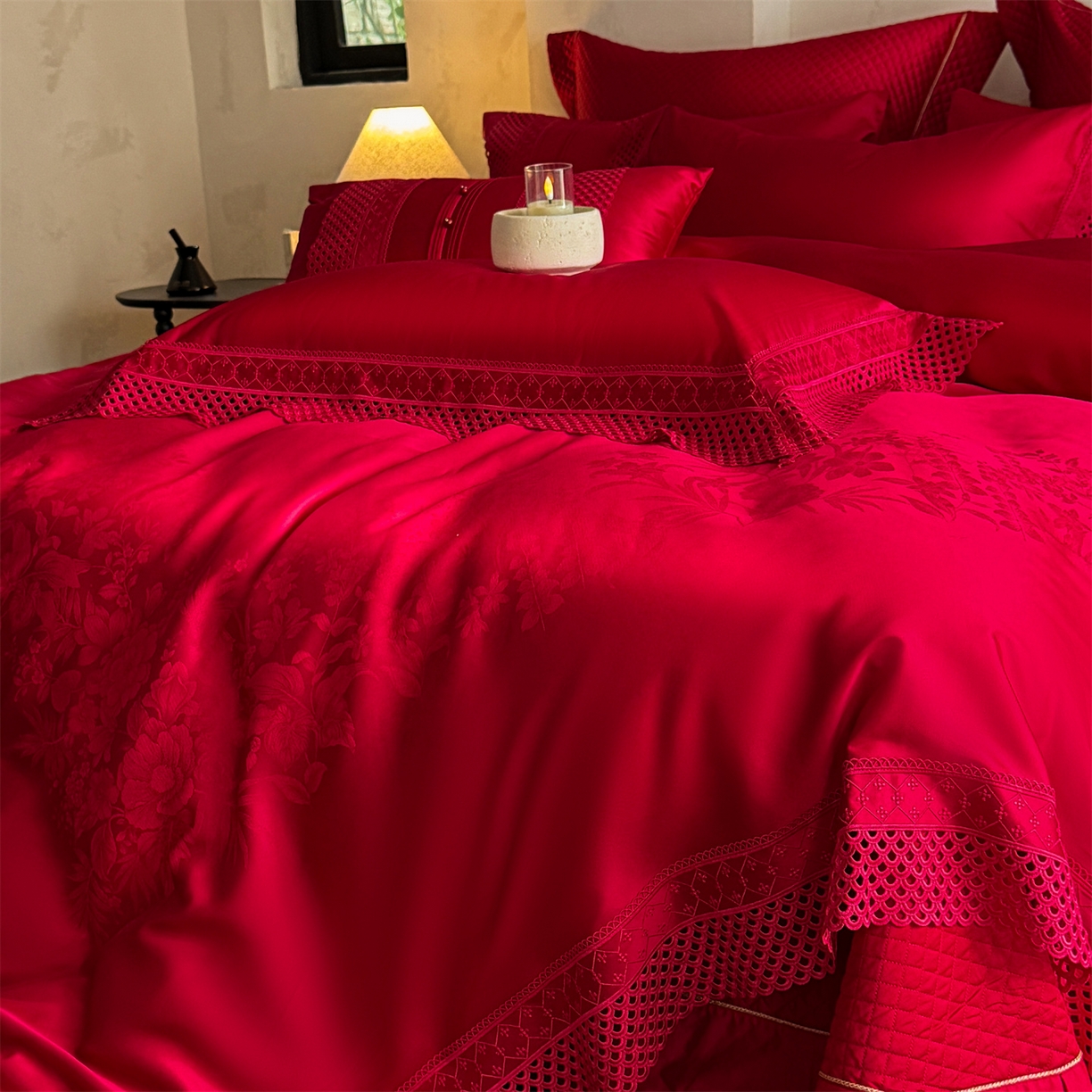 91家纺网 家纺一手货源 找家纺 （总）佳汐蓝家纺 2025新款100支贡缎提花全棉刺绣婚庆四件套-繁花佩影