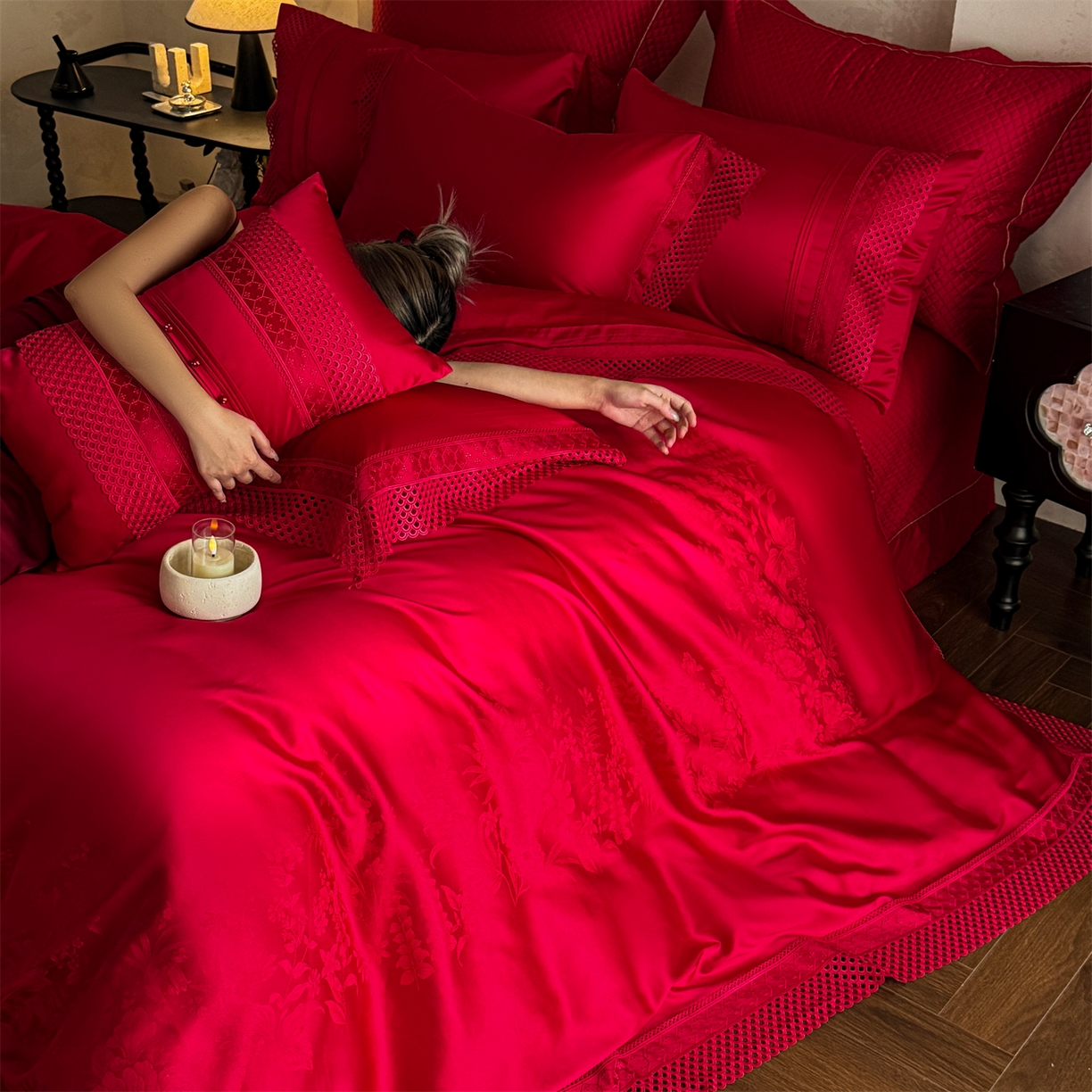 91家纺网 家纺一手货源 找家纺 （总）佳汐蓝家纺 2025新款100支贡缎提花全棉刺绣婚庆四件套-繁花佩影