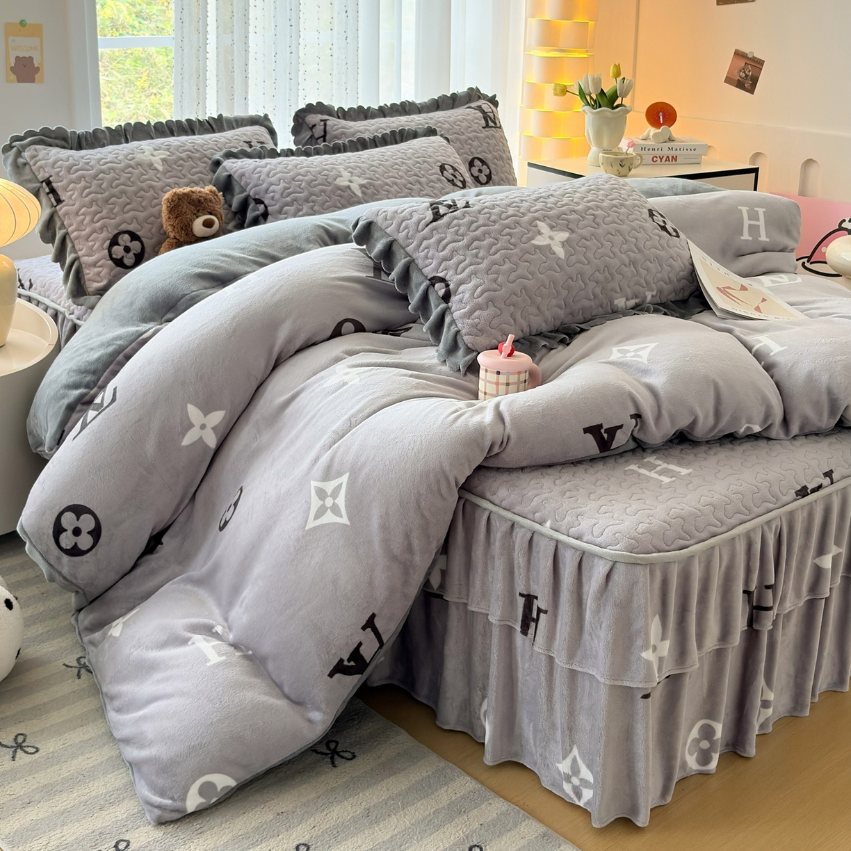 91家纺网 家纺一手货源 找家纺 （总）铠畅家纺 2025新款牛奶绒夹棉床盖床裙四件套