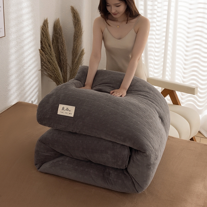 91家纺网 家纺一手货源 找家纺 （总）牛魔王家居 2025新款高克重牛奶绒提花冬被被子被芯