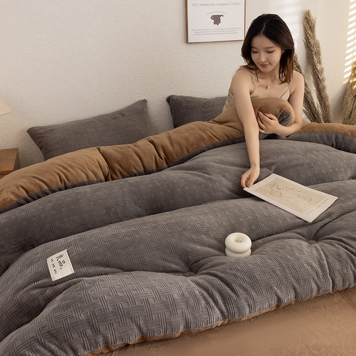 91家纺网 家纺一手货源 找家纺 （总）牛魔王家居 2025新款高克重牛奶绒提花冬被被子被芯