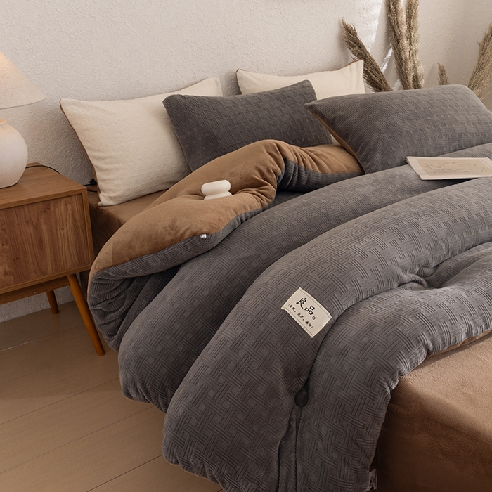 91家纺网 家纺一手货源 找家纺 （总）牛魔王家居 2025新款高克重牛奶绒提花冬被被子被芯