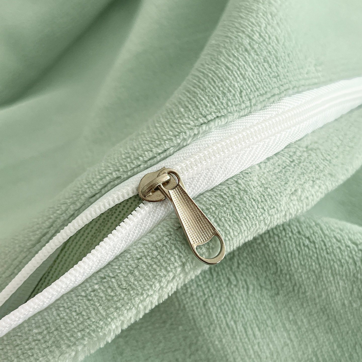 91家纺网 家纺一手货源 找家纺 库里梦家纺 2025网红直播热款230克全消光工艺绣花牛奶绒四件套 飞马-薄荷绿