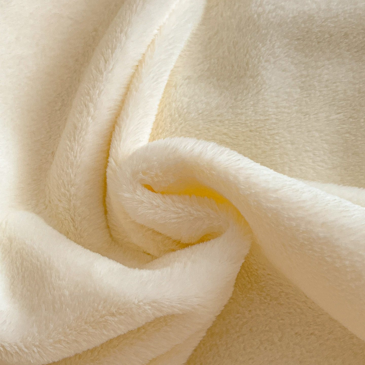 91家纺网 家纺一手货源 找家纺 库里梦家纺 2025网红直播热款230克全消光工艺绣花牛奶绒四件套 飞马-米色