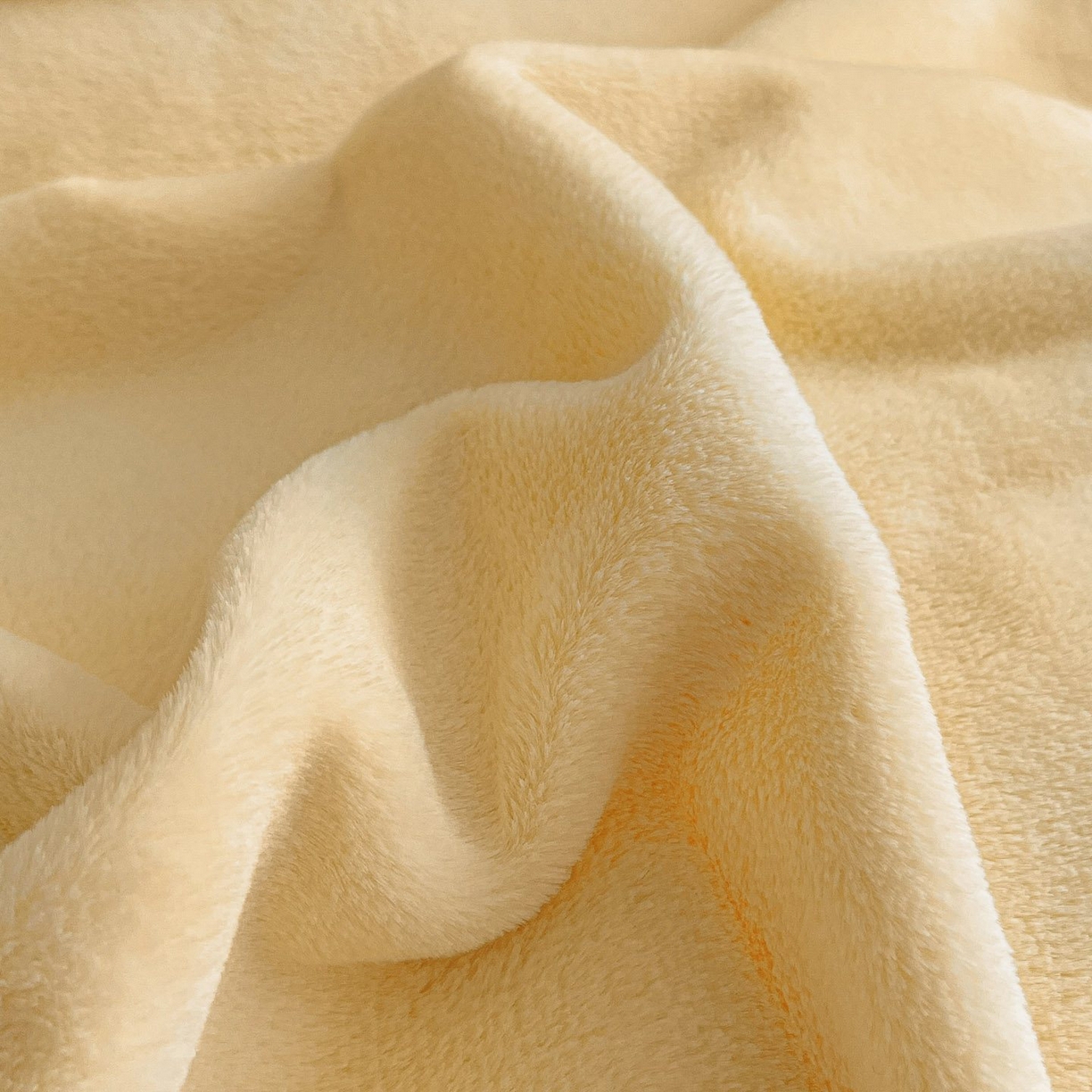 91家纺网 家纺一手货源 找家纺 库里梦家纺 2025网红直播热款230克全消光工艺绣花牛奶绒四件套 飞马-杏仁黄