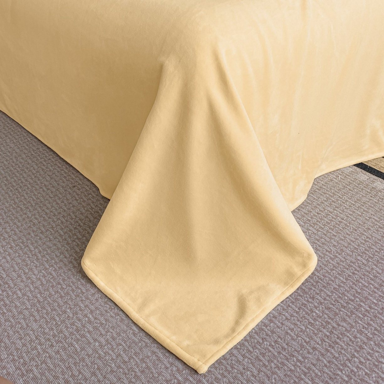 91家纺网 家纺一手货源 找家纺 库里梦家纺 2025网红直播热款230克全消光工艺绣花牛奶绒四件套 飞马-杏仁黄