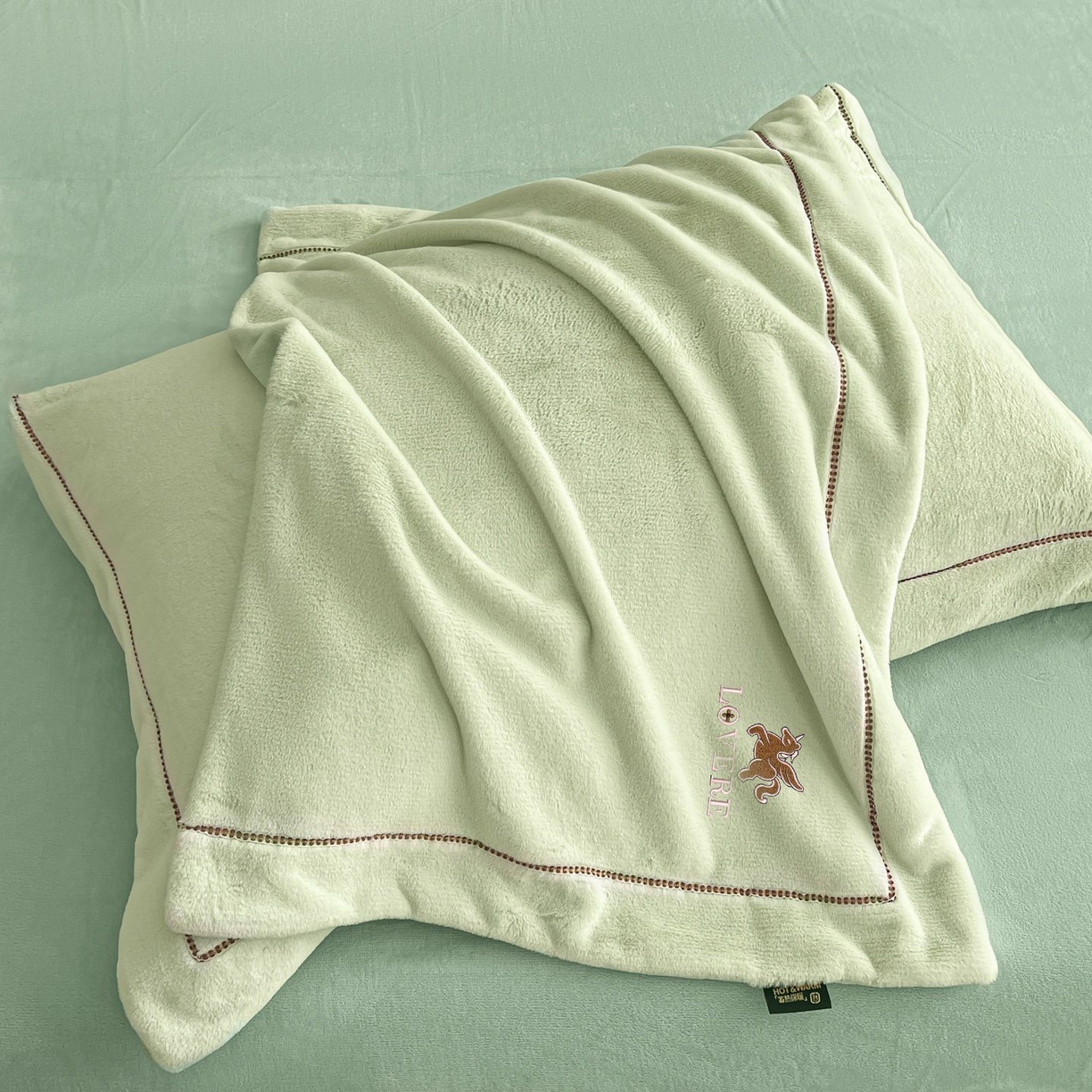 91家纺网 家纺一手货源 找家纺 库里梦家纺 2025网红直播热款230克全消光工艺绣花牛奶绒四件套 飞马-薄荷绿