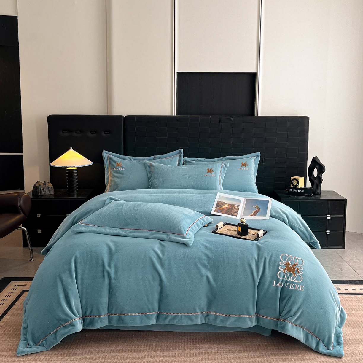 库里梦家纺 2025网红直播热款230克全消光工艺绣花牛奶绒四件套 飞马-海洋蓝