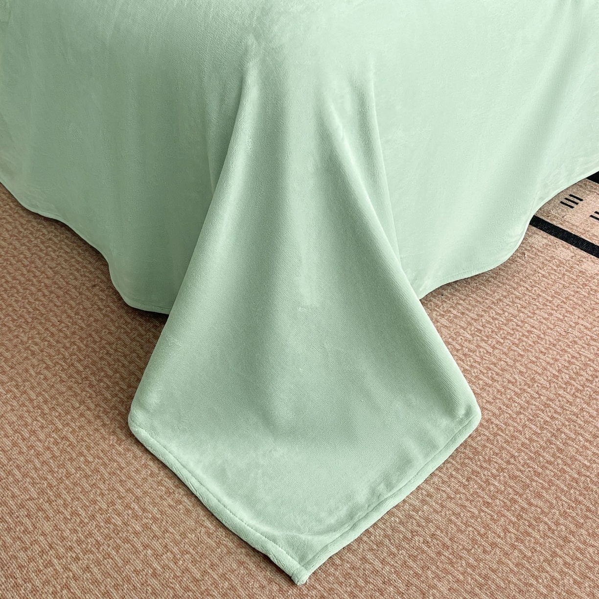 91家纺网 家纺一手货源 找家纺 库里梦家纺 2025网红直播热款230克全消光工艺绣花牛奶绒四件套 飞马-薄荷绿