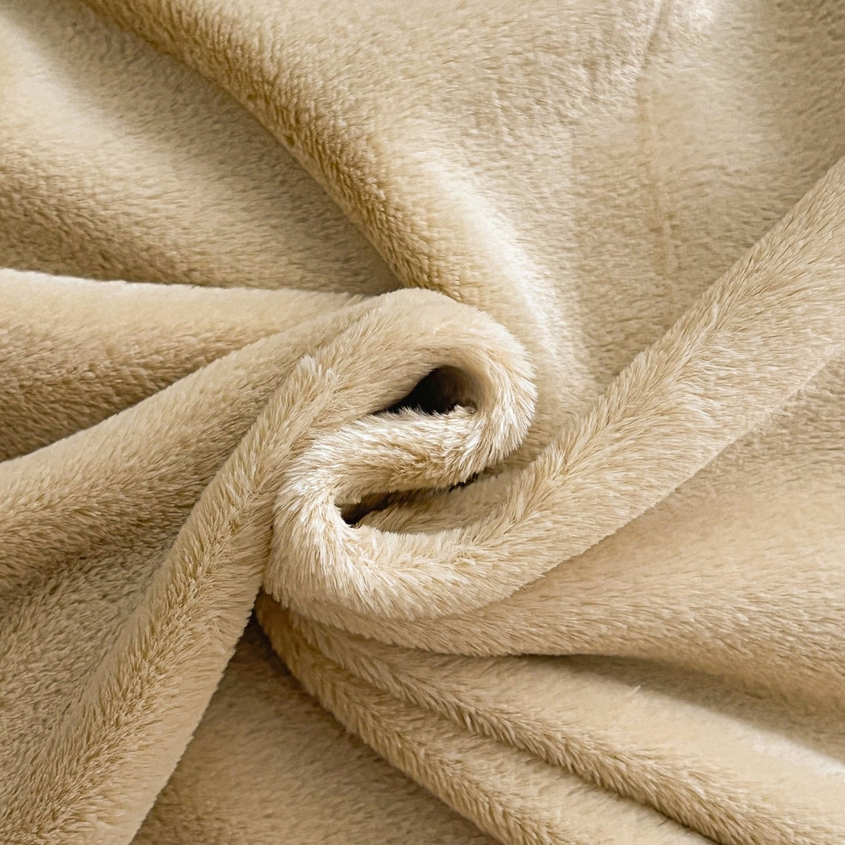 91家纺网 家纺一手货源 找家纺 库里梦家纺 2025网红直播热款230克全消光工艺绣花牛奶绒四件套 飞马-卡其