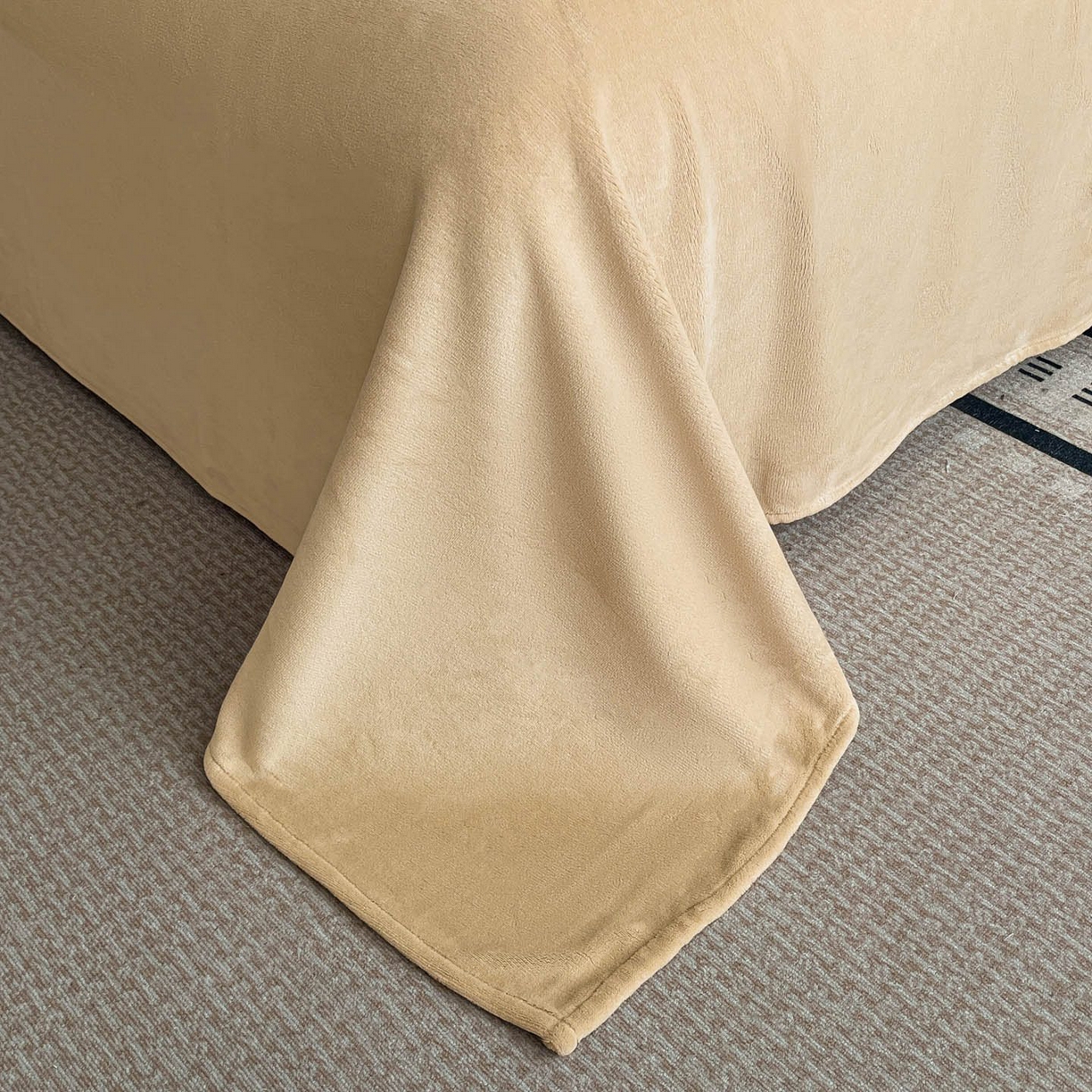 91家纺网 家纺一手货源 找家纺 库里梦家纺 2025网红直播热款230克全消光工艺绣花牛奶绒四件套 飞马-卡其