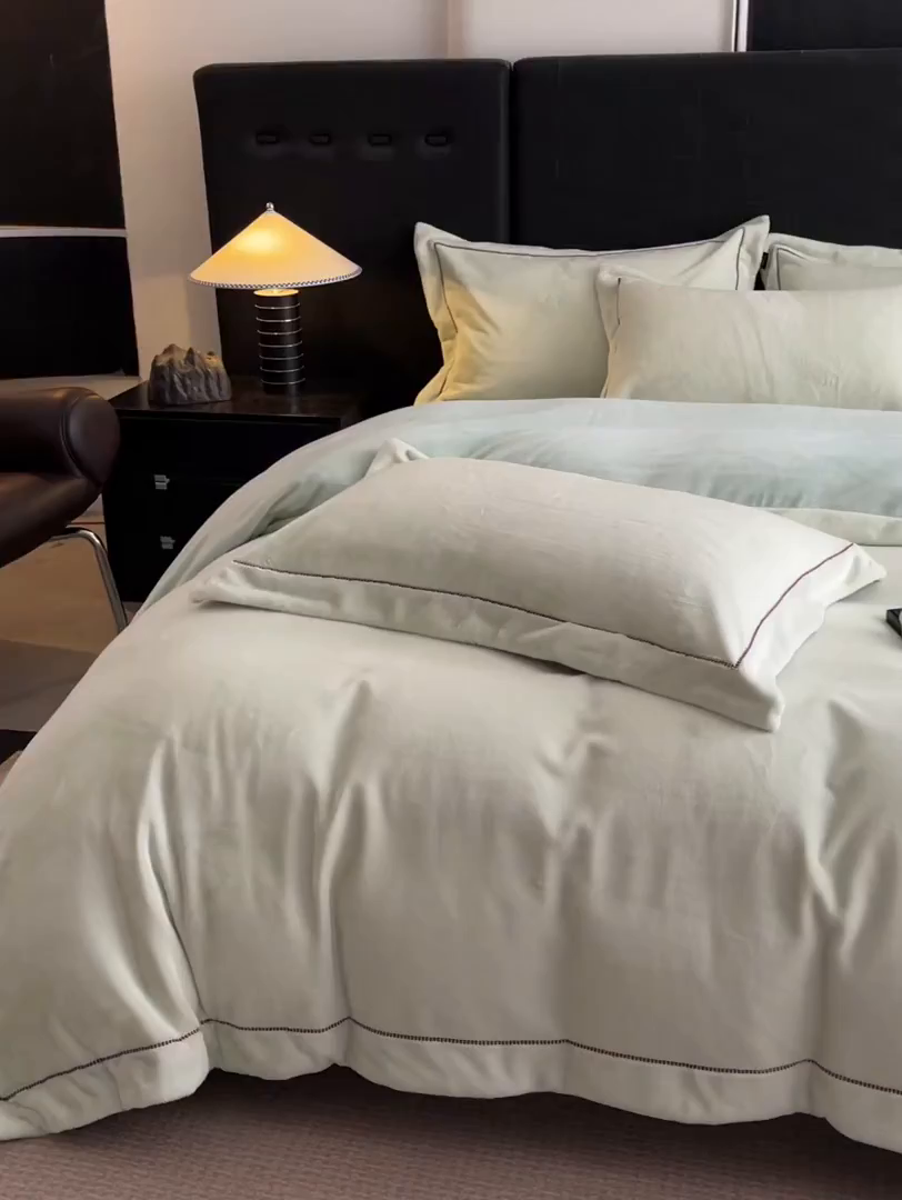 91家纺网 家纺一手货源 找家纺 库里梦家纺 2025网红直播热款230克全消光工艺绣花牛奶绒四件套 飞马-薄荷绿