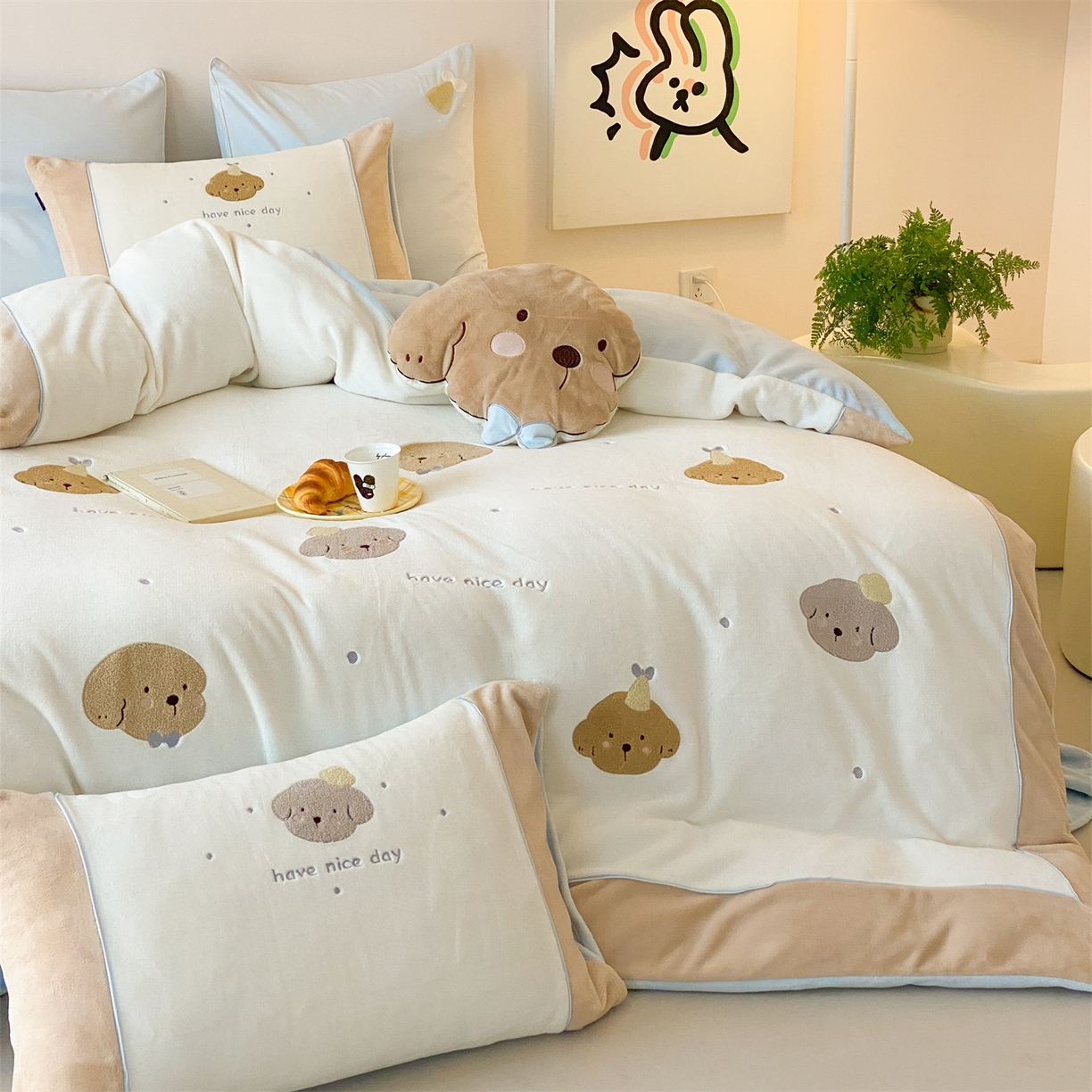 91家纺网 家纺一手货源 找家纺 馨蕊 2025新款意大利进口煦暖绒高精密刺绣贴布绣秋冬轻奢煦暖绒四件套-绒卡通 会员-10【券后控价288/318/338】 绒卡通-奶糖