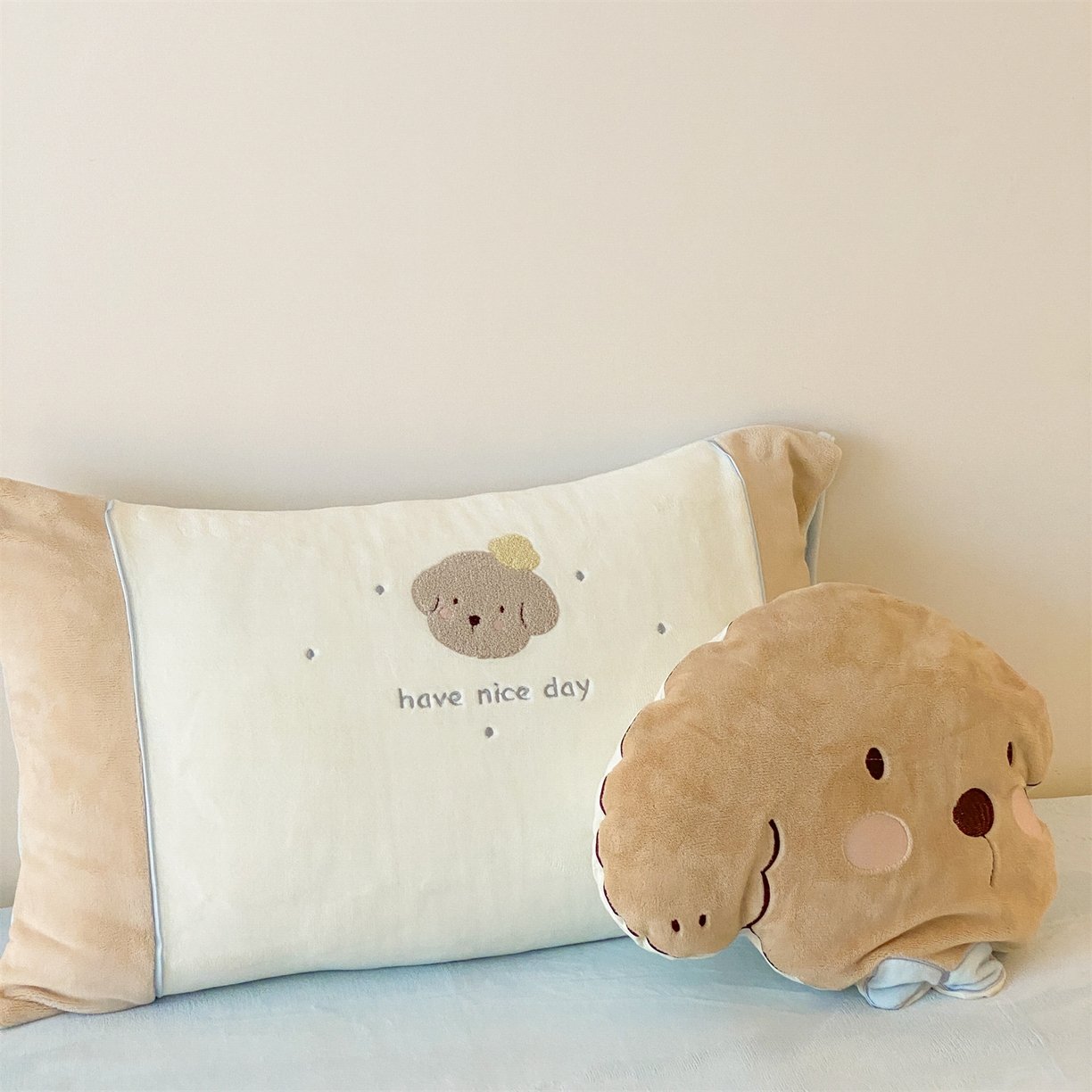 91家纺网 家纺一手货源 找家纺 馨蕊 2025新款意大利进口煦暖绒高精密刺绣贴布绣秋冬轻奢煦暖绒四件套-绒卡通 会员-10【券后控价288/318/338】 绒卡通-奶糖