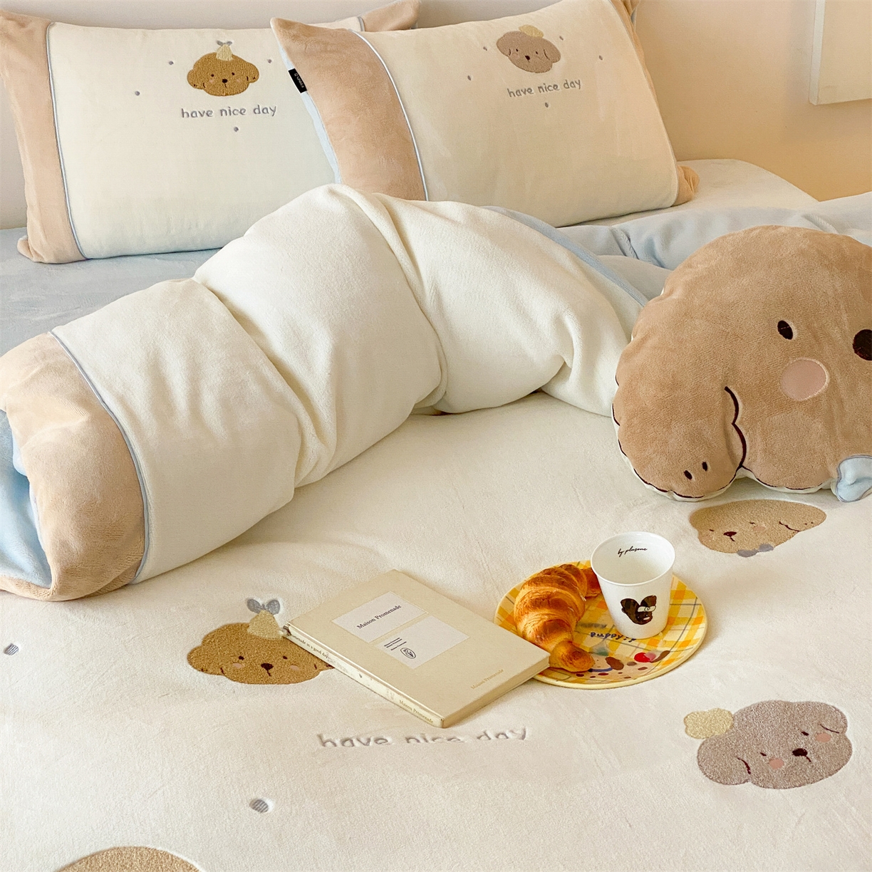 91家纺网 家纺一手货源 找家纺 馨蕊 2025新款意大利进口煦暖绒高精密刺绣贴布绣秋冬轻奢煦暖绒四件套-绒卡通 会员-10【券后控价288/318/338】 绒卡通-奶糖