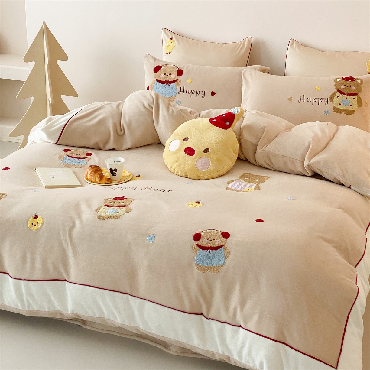 91家纺网 家纺一手货源 找家纺 馨蕊 2025新款意大利进口煦暖绒高精密刺绣贴布绣秋冬轻奢煦暖绒四件套-绒卡通 会员-10【券后控价288/318/338】 绒卡通-奶油泡芙