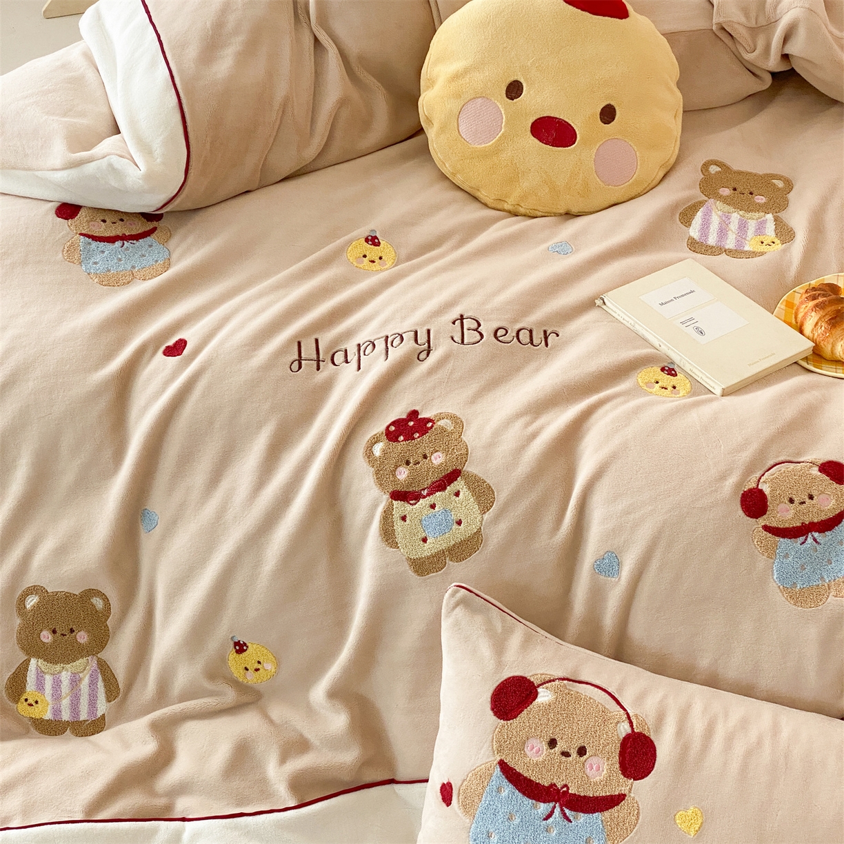 91家纺网 家纺一手货源 找家纺 馨蕊 2025新款意大利进口煦暖绒高精密刺绣贴布绣秋冬轻奢煦暖绒四件套-绒卡通 会员-10【券后控价288/318/338】 绒卡通-奶油泡芙