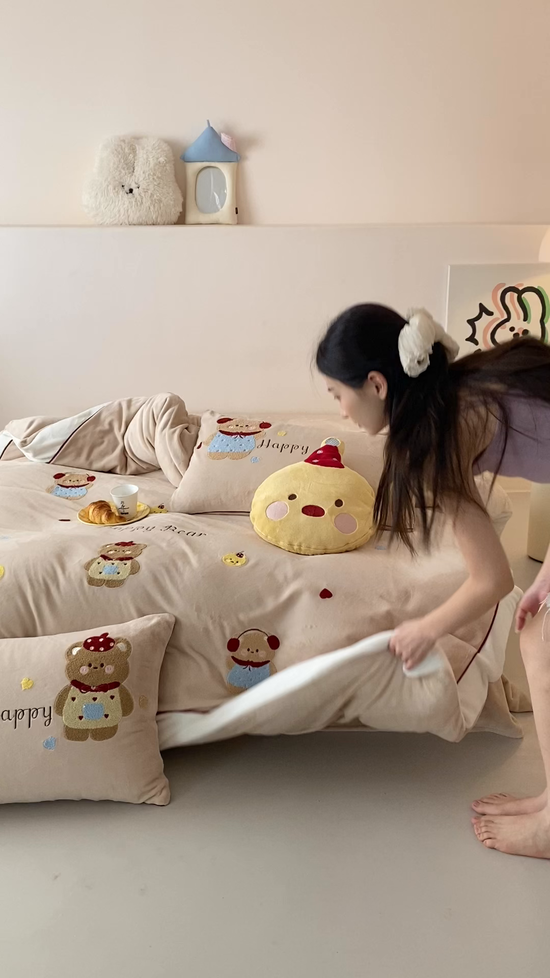 91家纺网 家纺一手货源 找家纺 馨蕊 2025新款意大利进口煦暖绒高精密刺绣贴布绣秋冬轻奢煦暖绒四件套-绒卡通 会员-10【券后控价288/318/338】 绒卡通-奶油泡芙