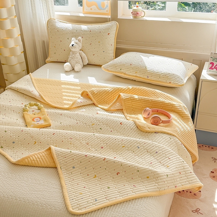 91家纺网 家纺一手货源 找家纺 （总）雅萱家纺 2025新款全棉牛奶绒夹棉床盖系列