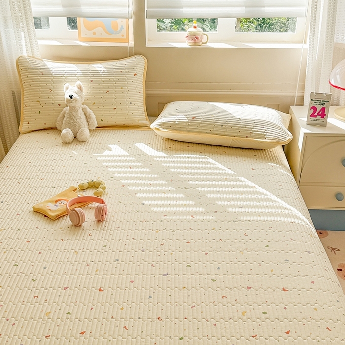 91家纺网 家纺一手货源 找家纺 雅萱家纺 2025新款全棉牛奶绒夹棉床盖系列 快乐魔法