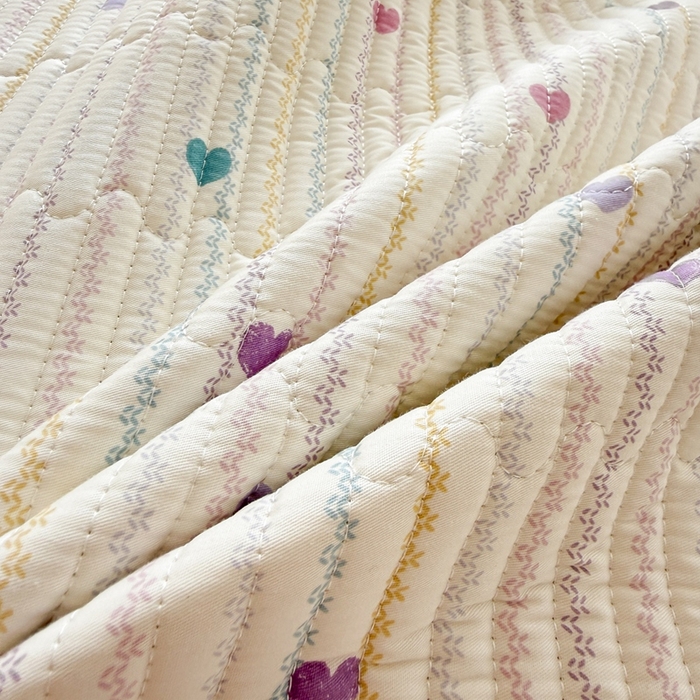 91家纺网 家纺一手货源 找家纺 雅萱家纺 2025新款全棉牛奶绒夹棉床盖系列 藤蔓紫心