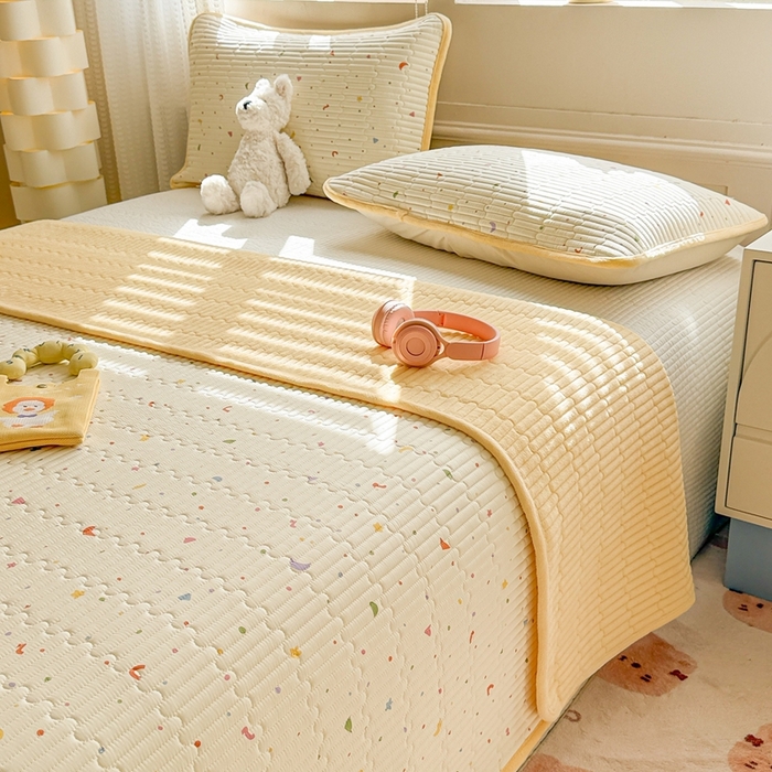 91家纺网 家纺一手货源 找家纺 雅萱家纺 2025新款全棉牛奶绒夹棉床盖系列 快乐魔法