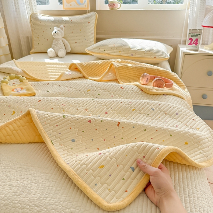 91家纺网 家纺一手货源 找家纺 （总）雅萱家纺 2025新款全棉牛奶绒夹棉床盖系列