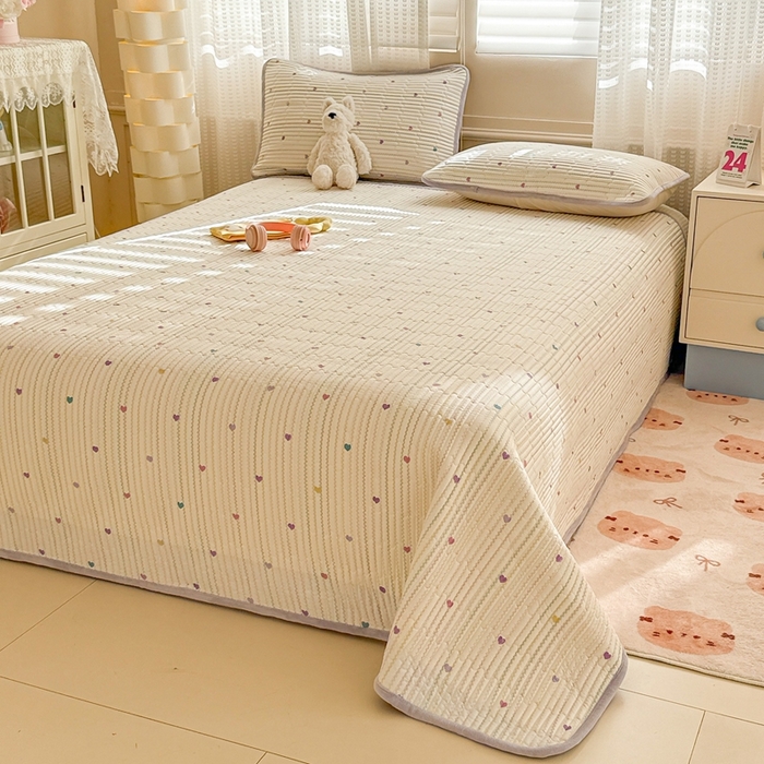 91家纺网 家纺一手货源 找家纺 雅萱家纺 2025新款全棉牛奶绒夹棉床盖系列 藤蔓紫心