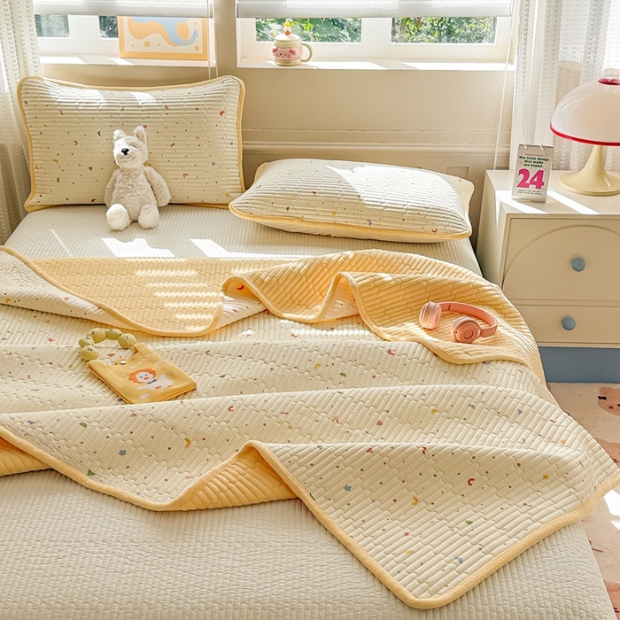 91家纺网 家纺一手货源 找家纺 （总）雅萱家纺 2025新款全棉牛奶绒夹棉床盖系列