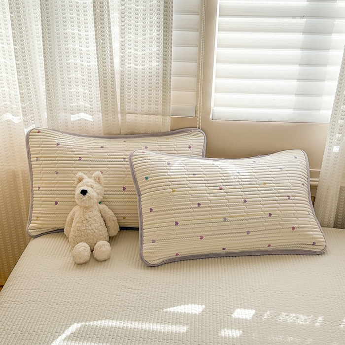 91家纺网 家纺一手货源 找家纺 雅萱家纺 2025新款全棉牛奶绒夹棉床盖系列 藤蔓紫心