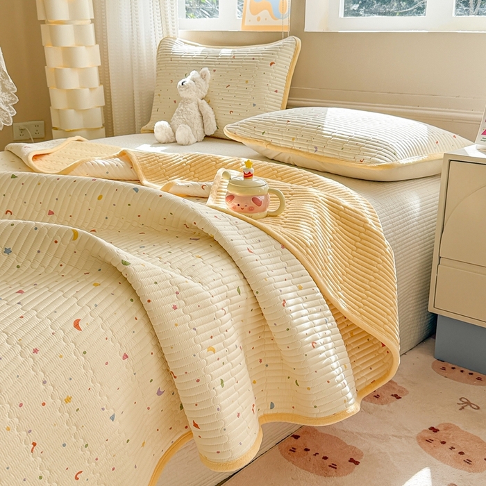 91家纺网 家纺一手货源 找家纺 （总）雅萱家纺 2025新款全棉牛奶绒夹棉床盖系列