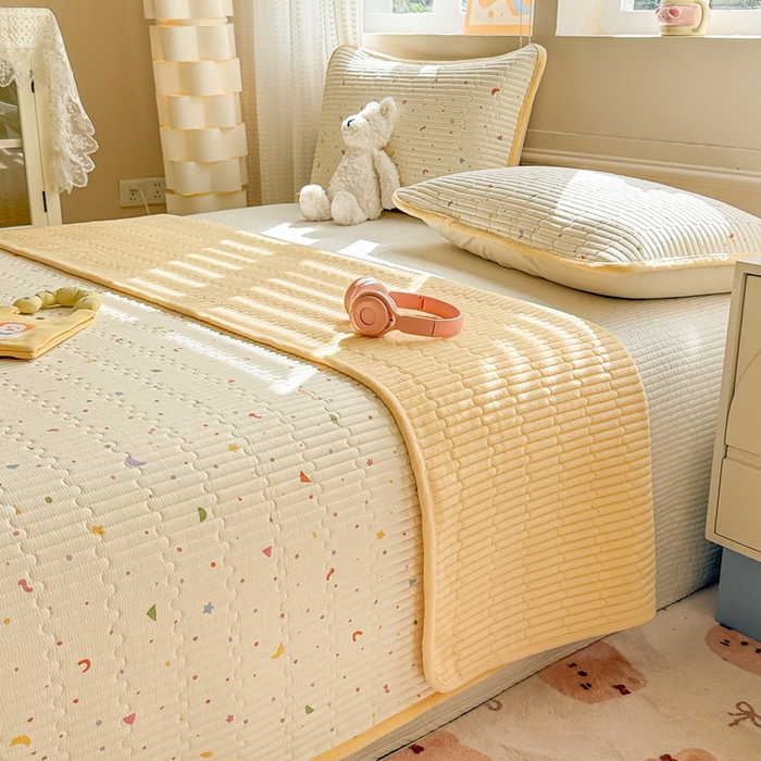 91家纺网 家纺一手货源 找家纺 雅萱家纺 2025新款全棉牛奶绒夹棉床盖系列 快乐魔法