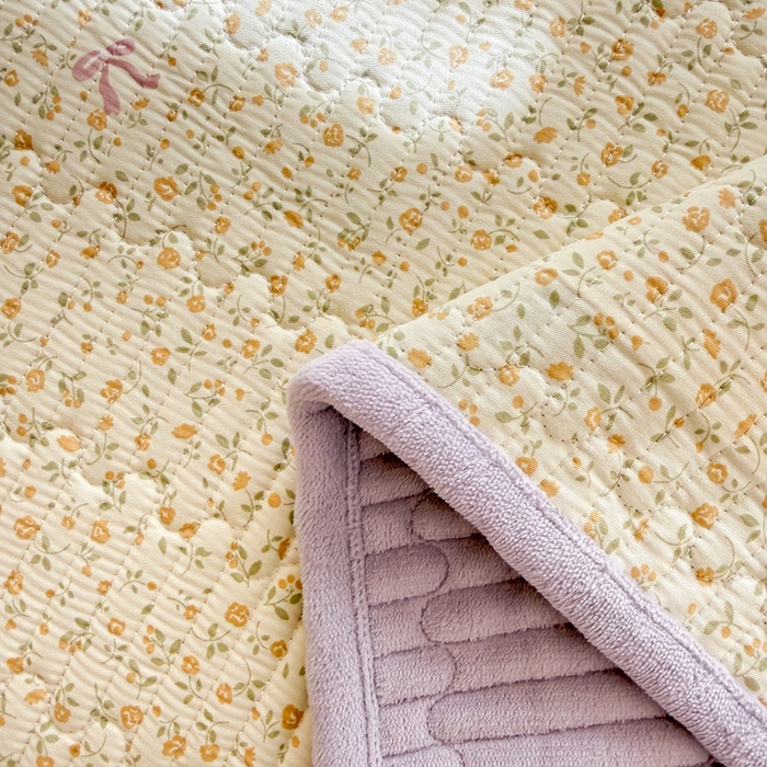 91家纺网 家纺一手货源 找家纺 雅萱家纺 2025新款全棉牛奶绒夹棉床盖系列 闹钟麦田(黄)