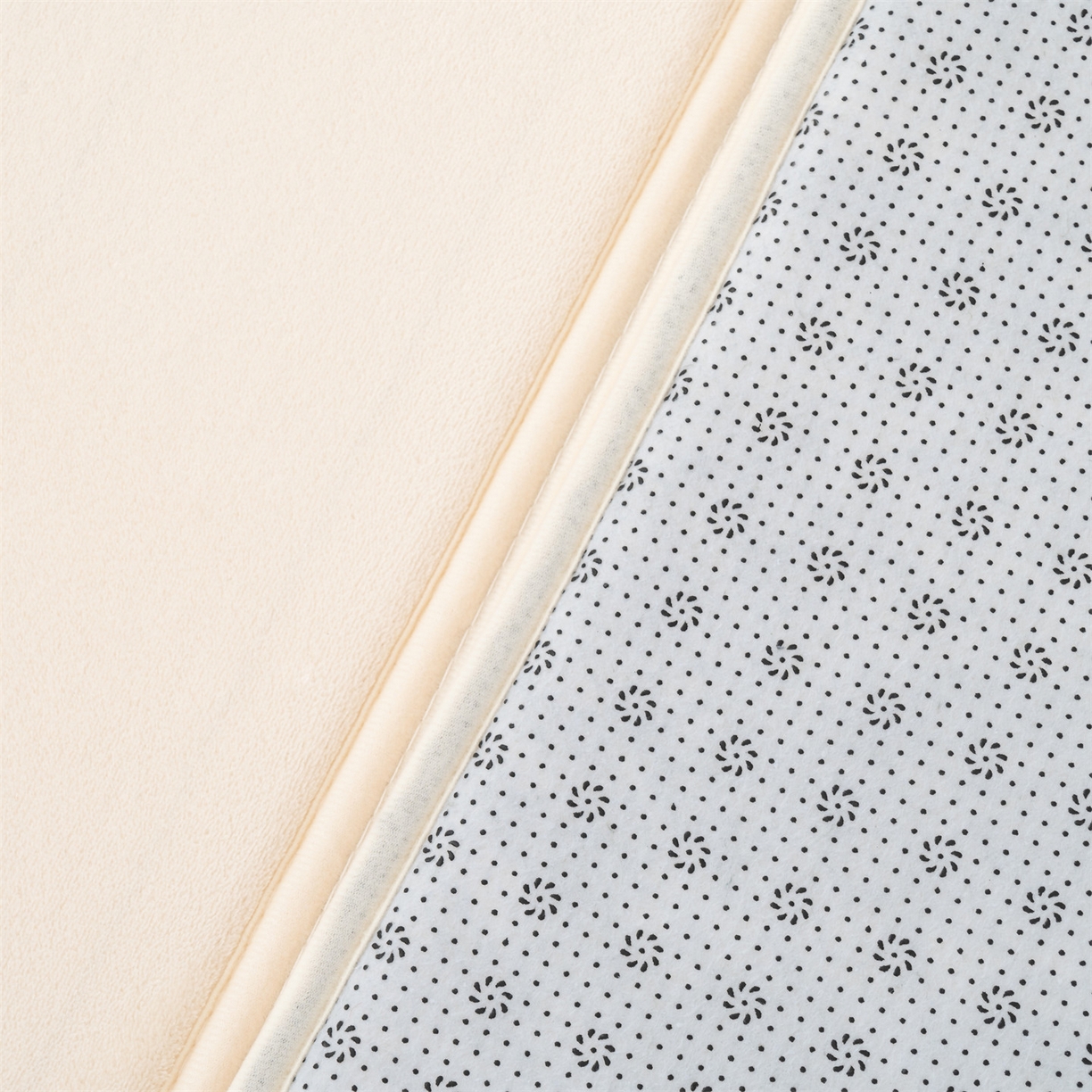 91家纺网 家纺一手货源 找家纺 新太阳蚊帐 2025新款云棉绒可折叠纯色地垫 米白色