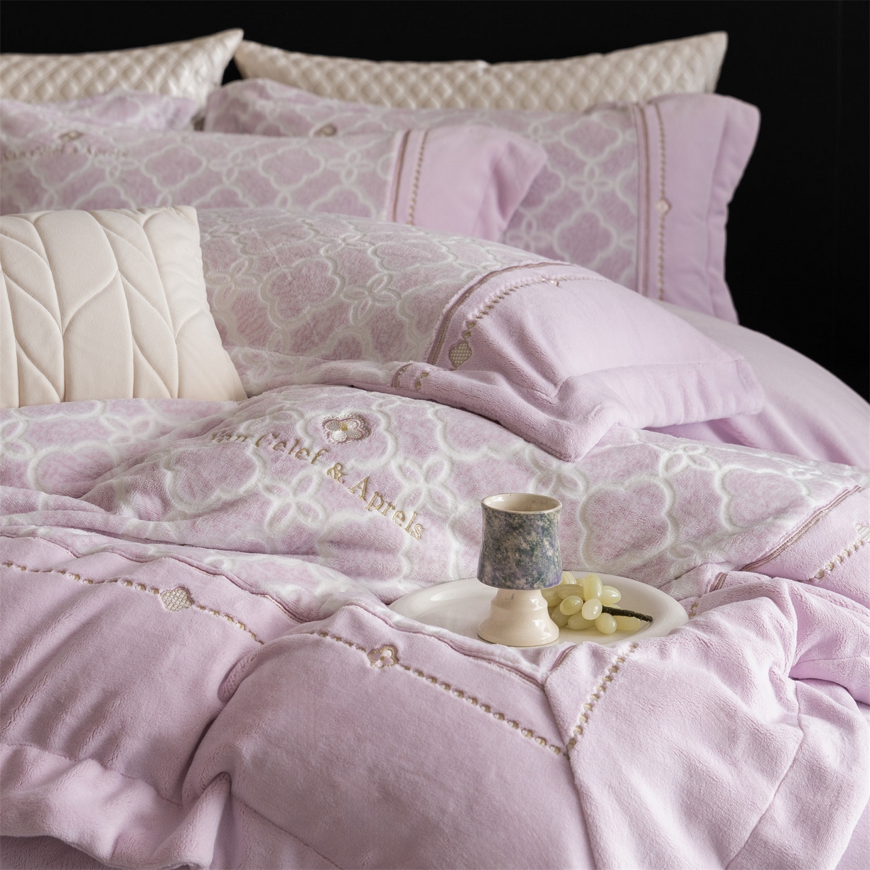 91家纺网 家纺一手货源 找家纺 （总）鼎飞家纺 2025新款雕花牛奶绒四件套--伊芙琳系列