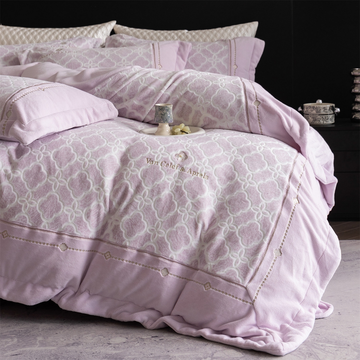 91家纺网 家纺一手货源 找家纺 （总）鼎飞家纺 2025新款雕花牛奶绒四件套--伊芙琳系列