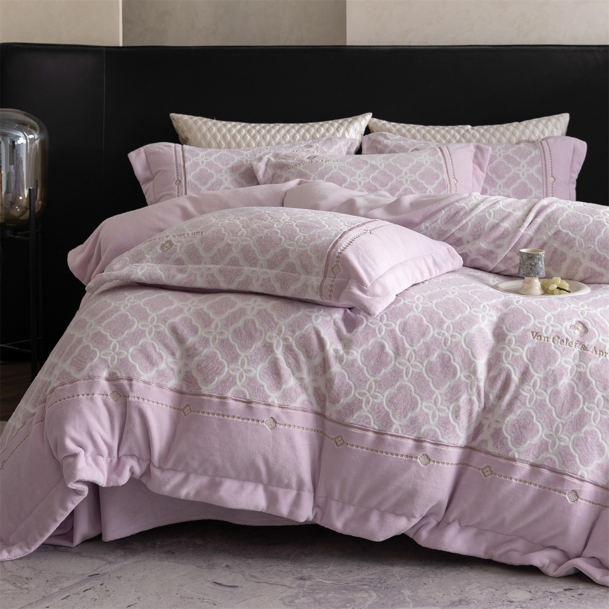 91家纺网 家纺一手货源 找家纺 （总）鼎飞家纺 2025新款雕花牛奶绒四件套--伊芙琳系列