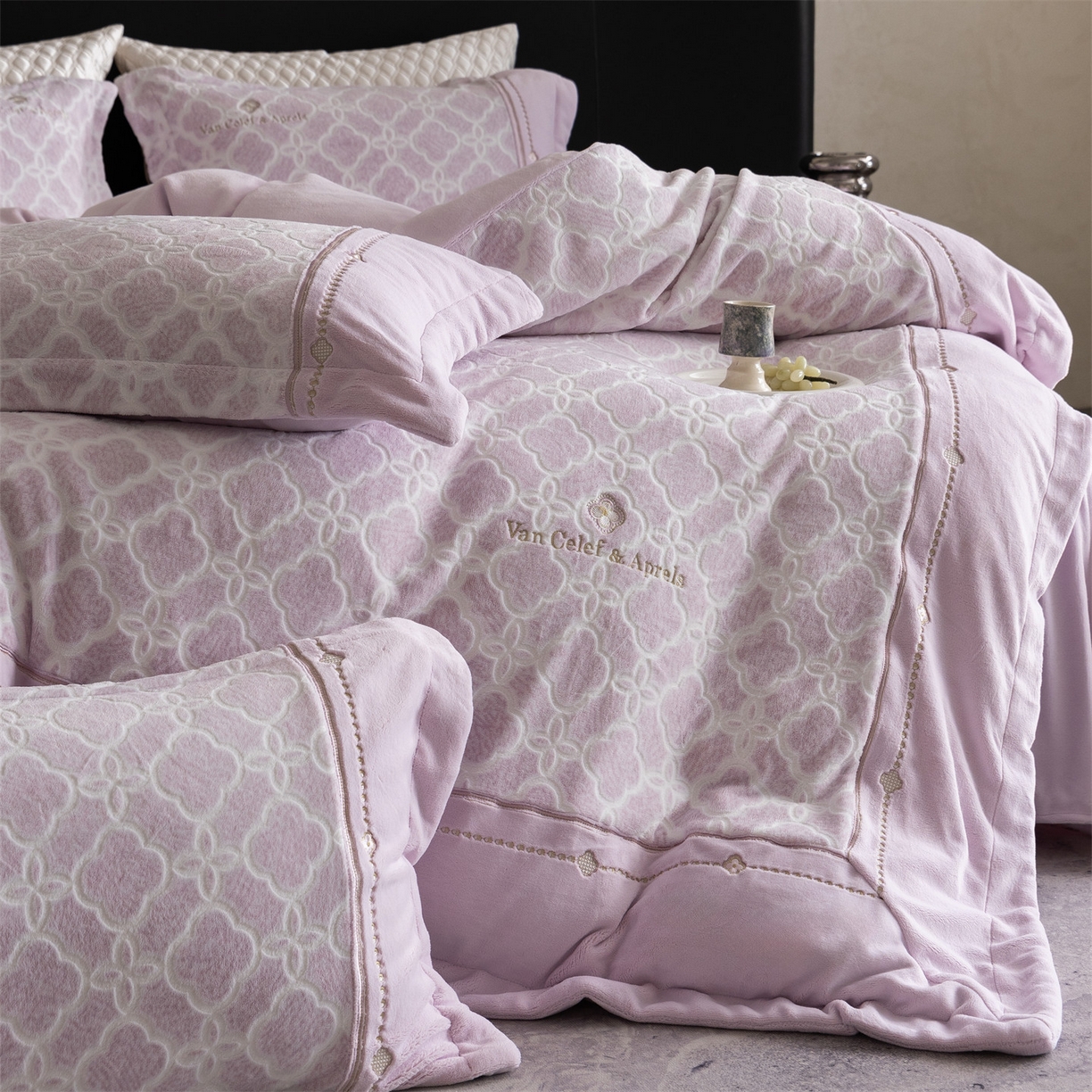 91家纺网 家纺一手货源 找家纺 （总）鼎飞家纺 2025新款雕花牛奶绒四件套--伊芙琳系列