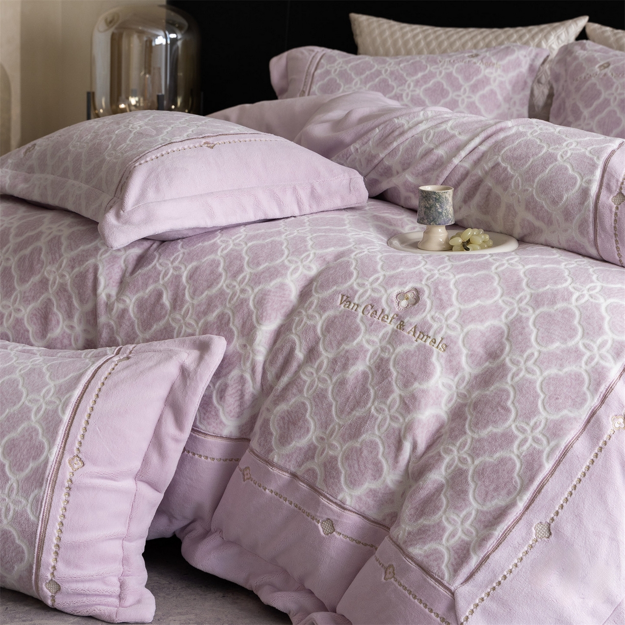 91家纺网 家纺一手货源 找家纺 （总）鼎飞家纺 2025新款雕花牛奶绒四件套--伊芙琳系列