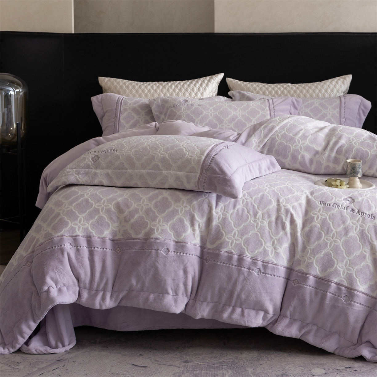 91家纺网 家纺一手货源 找家纺 鼎飞家纺 2025新款雕花牛奶绒四件套--伊芙琳系列 伊芙琳-紫