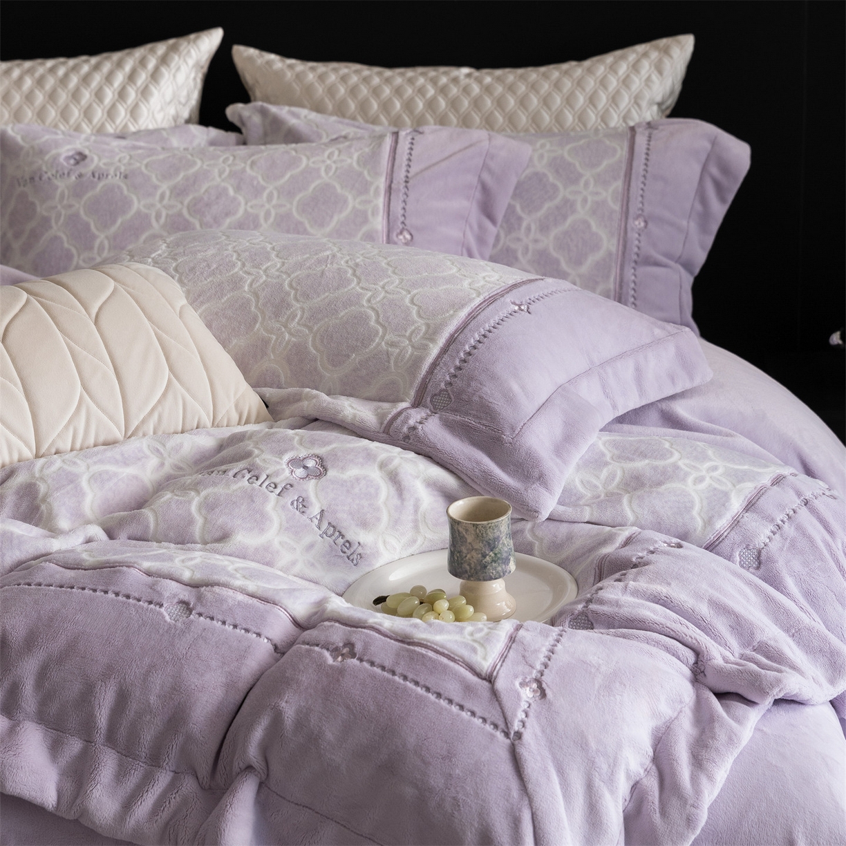 91家纺网 家纺一手货源 找家纺 鼎飞家纺 2025新款雕花牛奶绒四件套--伊芙琳系列 伊芙琳-紫